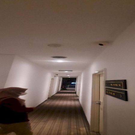 Super Oyo 90724 Rg Hotel Air Hitam المظهر الخارجي الصورة