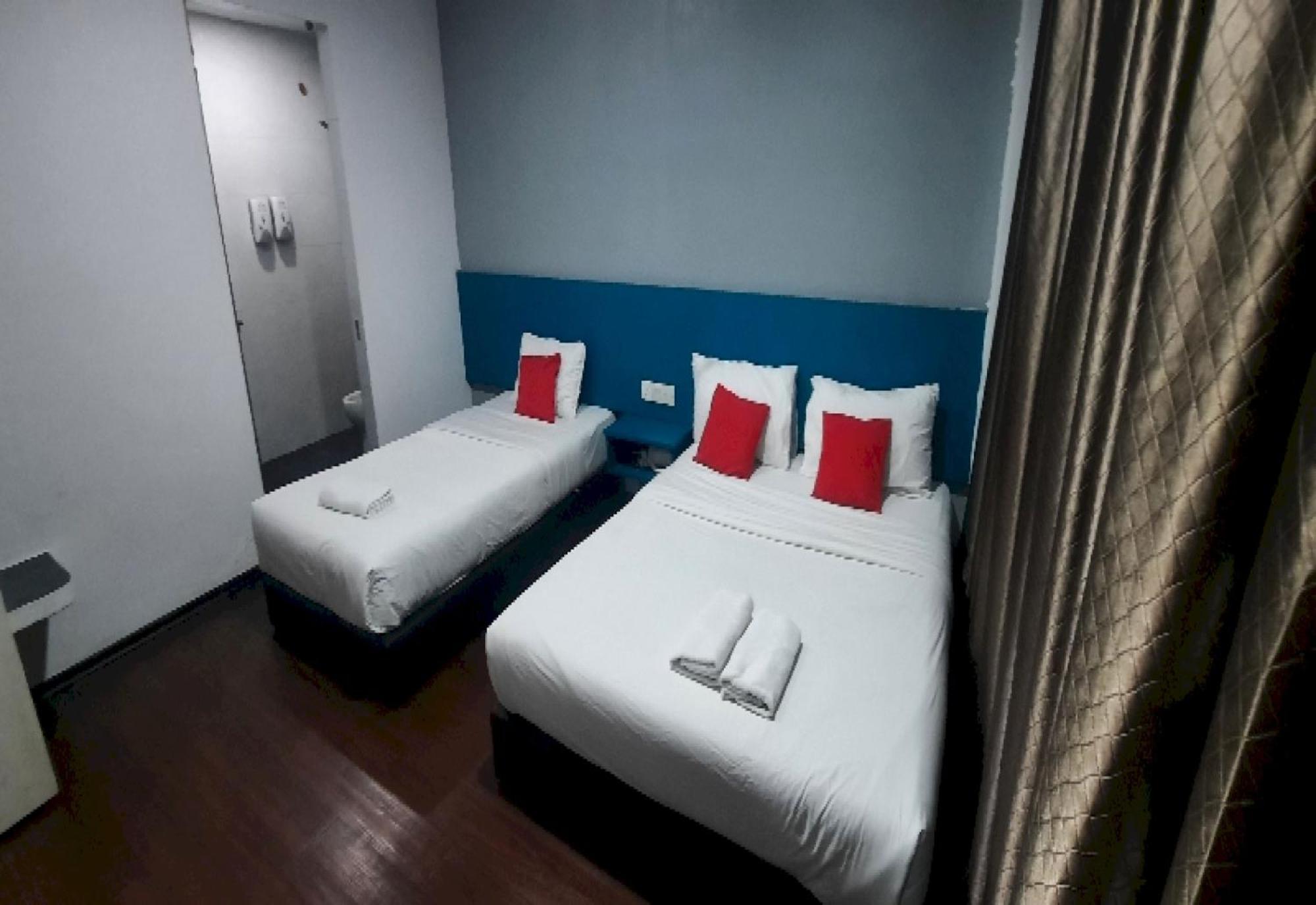 Super Oyo 90724 Rg Hotel Air Hitam المظهر الخارجي الصورة
