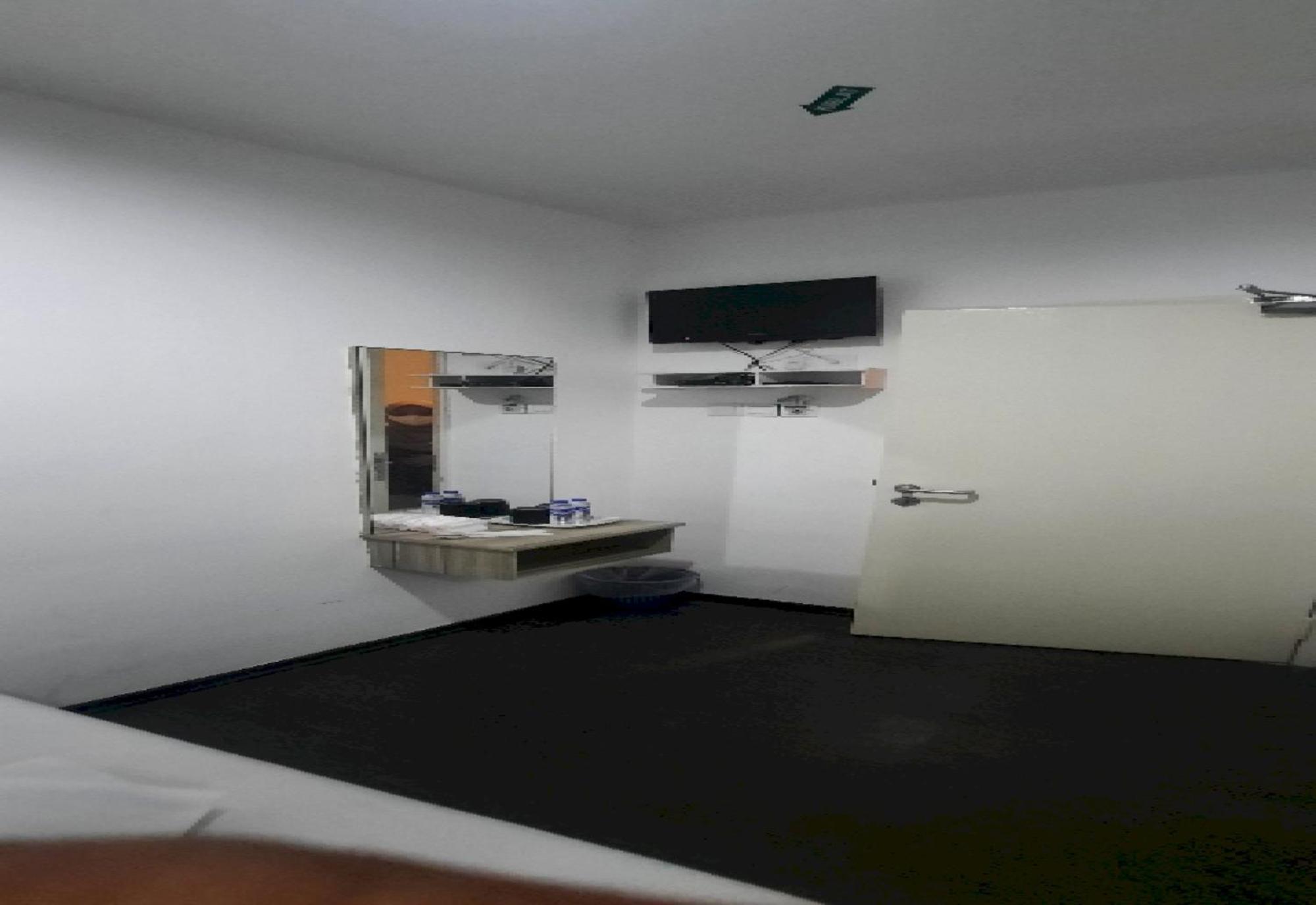 Super Oyo 90724 Rg Hotel Air Hitam المظهر الخارجي الصورة