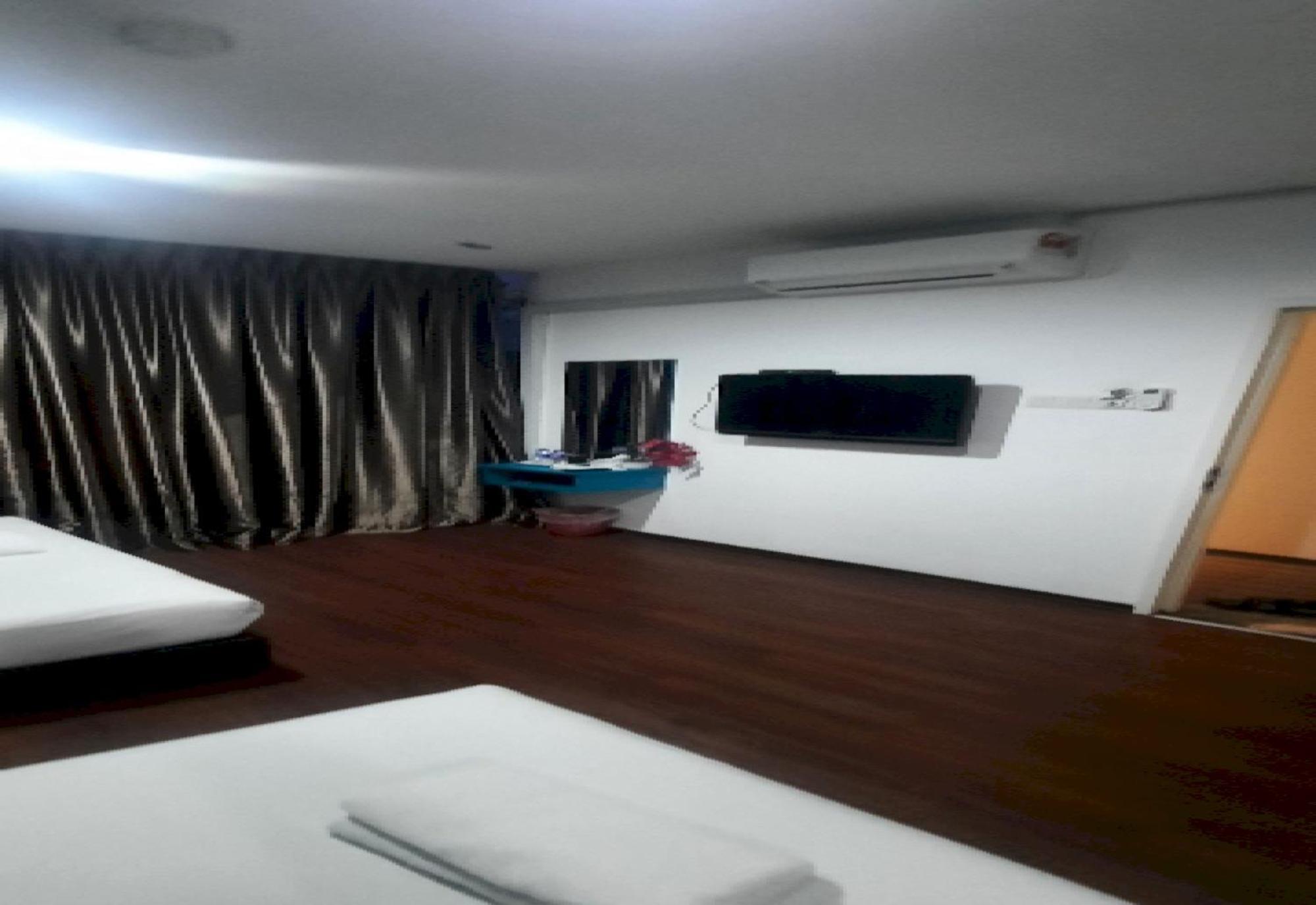Super Oyo 90724 Rg Hotel Air Hitam المظهر الخارجي الصورة
