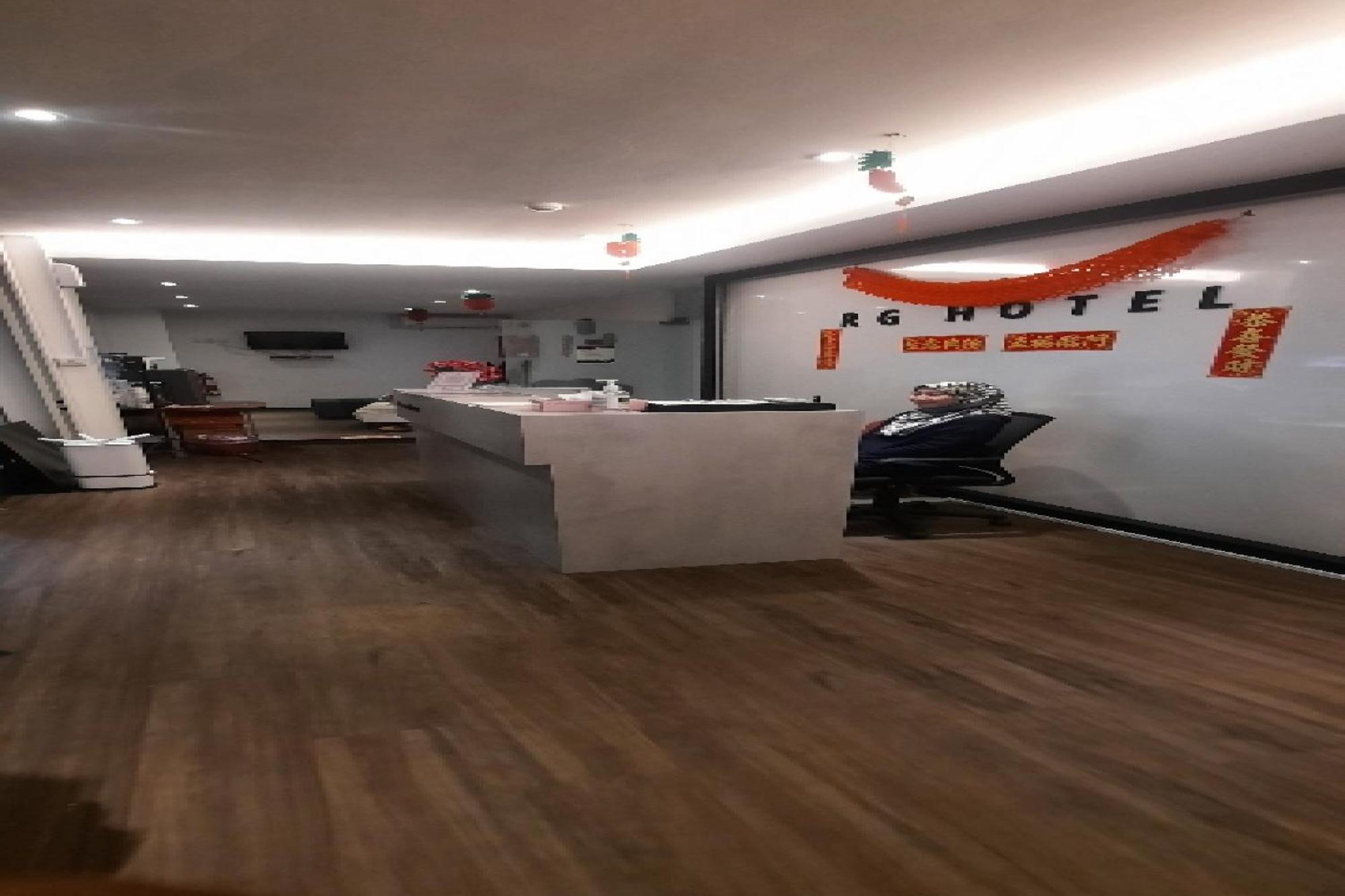 Super Oyo 90724 Rg Hotel Air Hitam المظهر الخارجي الصورة